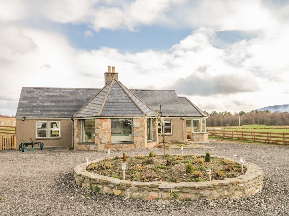 Bogairn - carbon neutral hotel in Carron