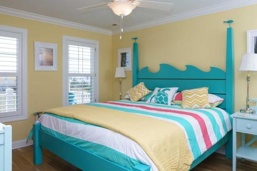 Porpoise Driven Life by Oak Island Accommodations - photo 21