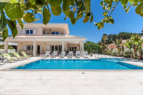 Villa Amendoa — 4-Star Luxury Hotel in Seixal, Portugal