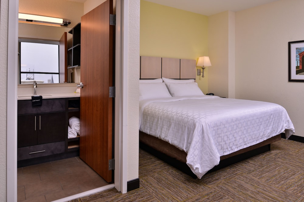 Candlewood Suites Terre Haute by IHG - photo 22
