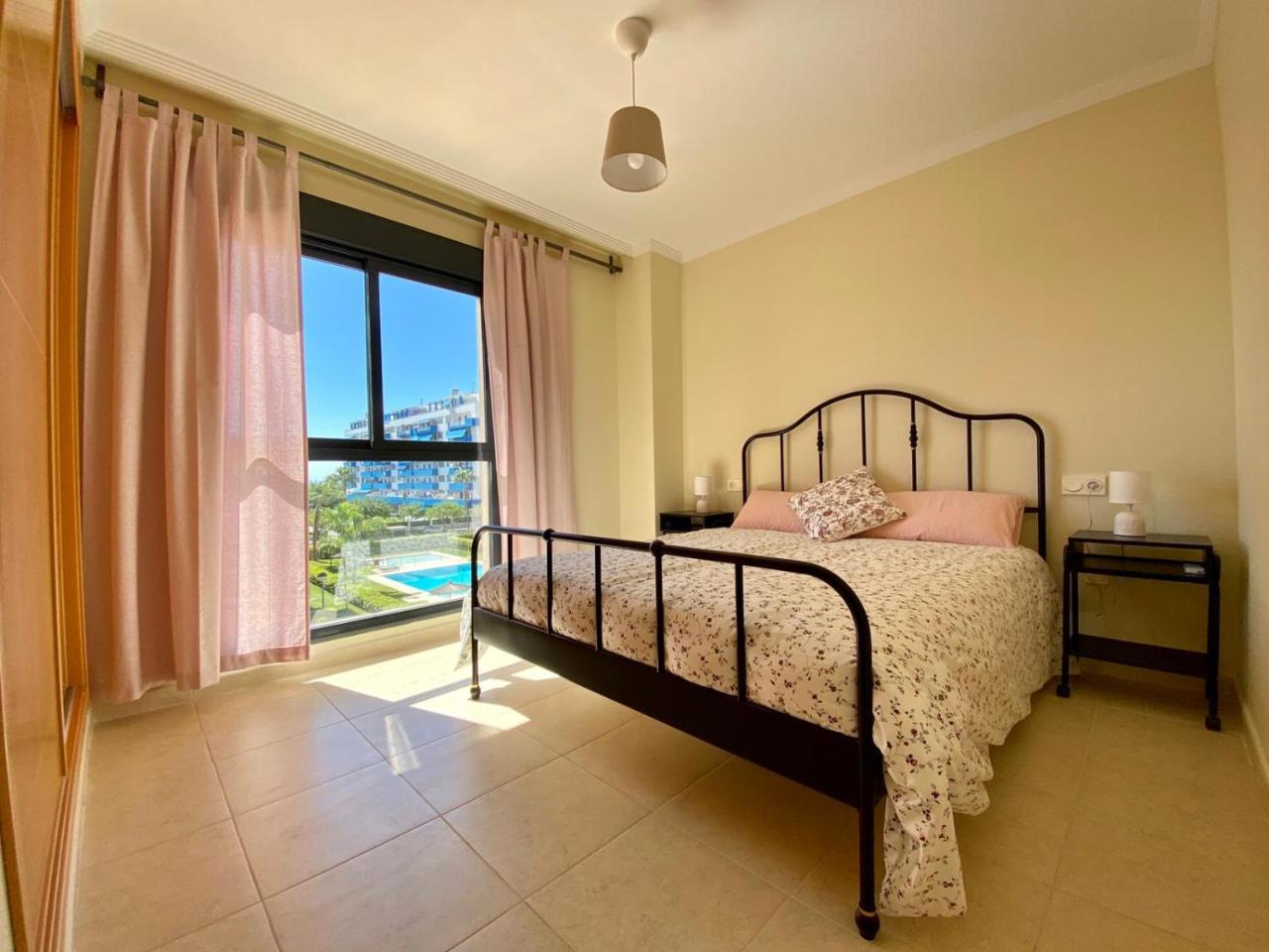 A&N Spacious Family Retreat with Pool & Parking — 4-Star Luxury Hotel in Torre Del Mar, Spain