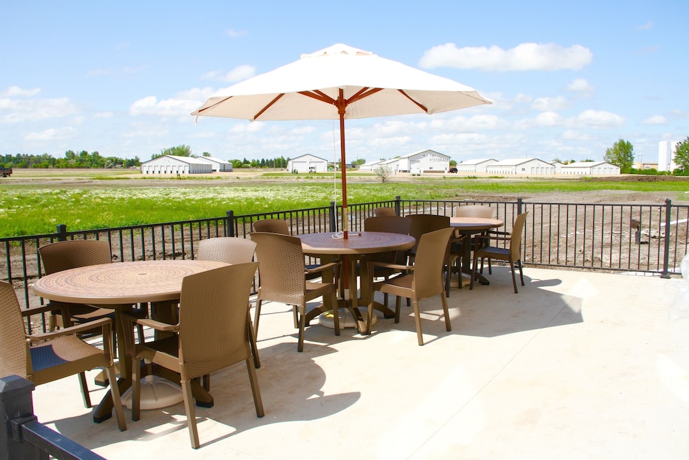 Cobblestone Hotel & Suites Devils Lake - photo 41