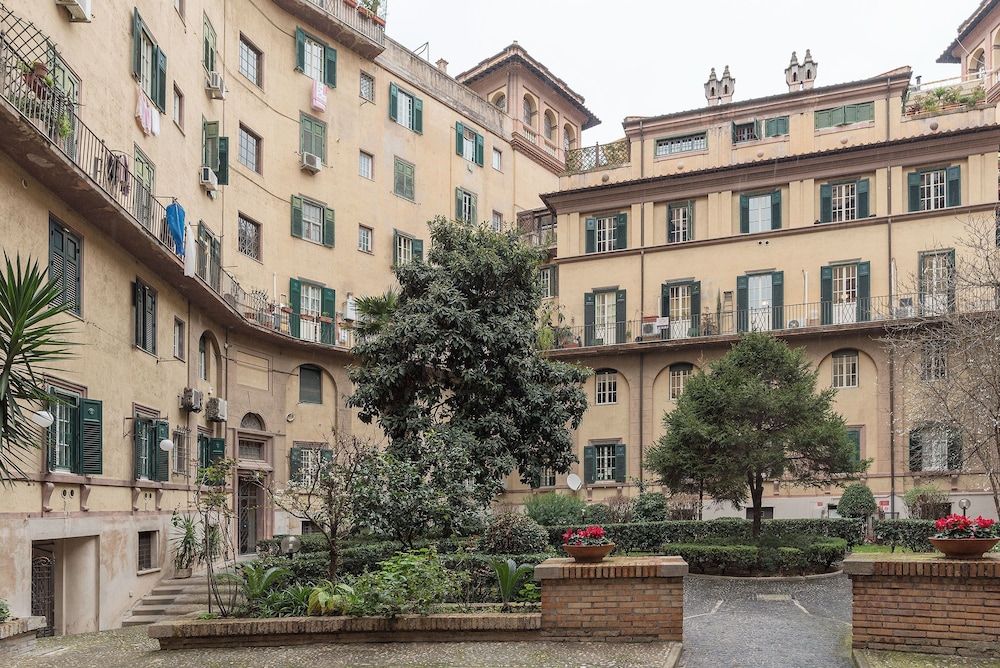 Affittacamere Mazzini — 4-Star Luxury Hotel in Rome, Italy