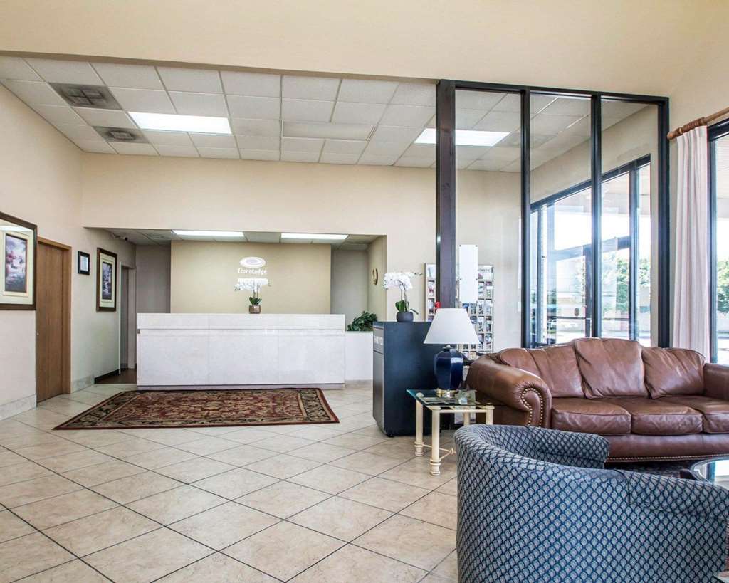 Econo Lodge Springfield I 44 - photo 4