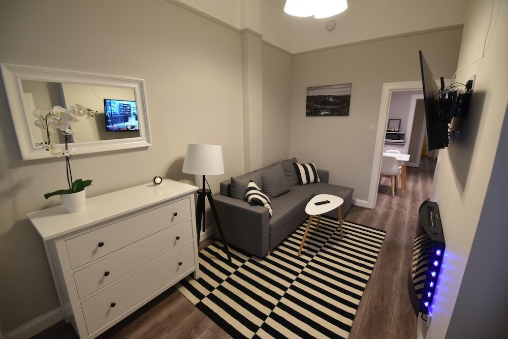 First Slateford House Apartment — 4-Star Luxury Hotel in Edinburgh, United Kingdom