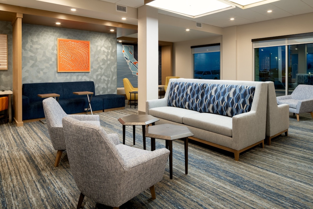 Holiday Inn Express and Suites Hollister by IHG - photo 59