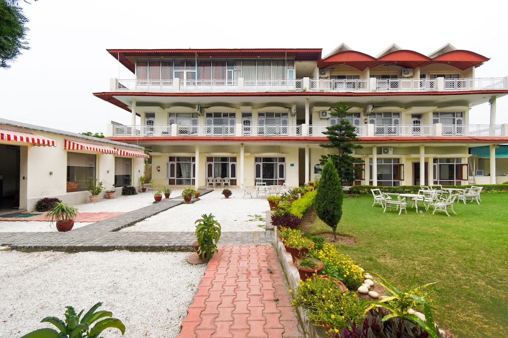 OYO 46767 Hotel Skyview - carbon neutral hotel in Chandigarh