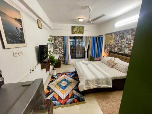 Shubhlaxmi Studio Apartment with sit out Linking rd