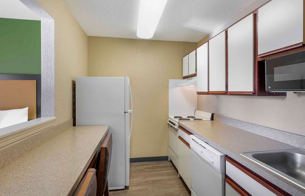 Extended Stay America Suites Cleveland Middleburg Heights - photo 11