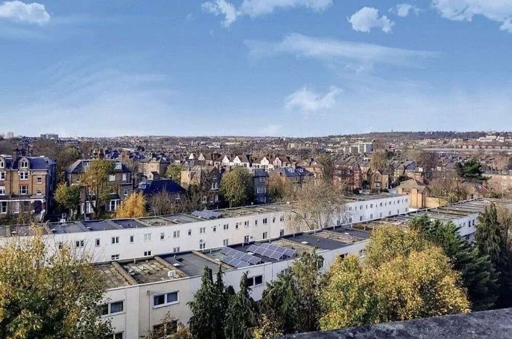 Bakersfield - last minute hotel in London