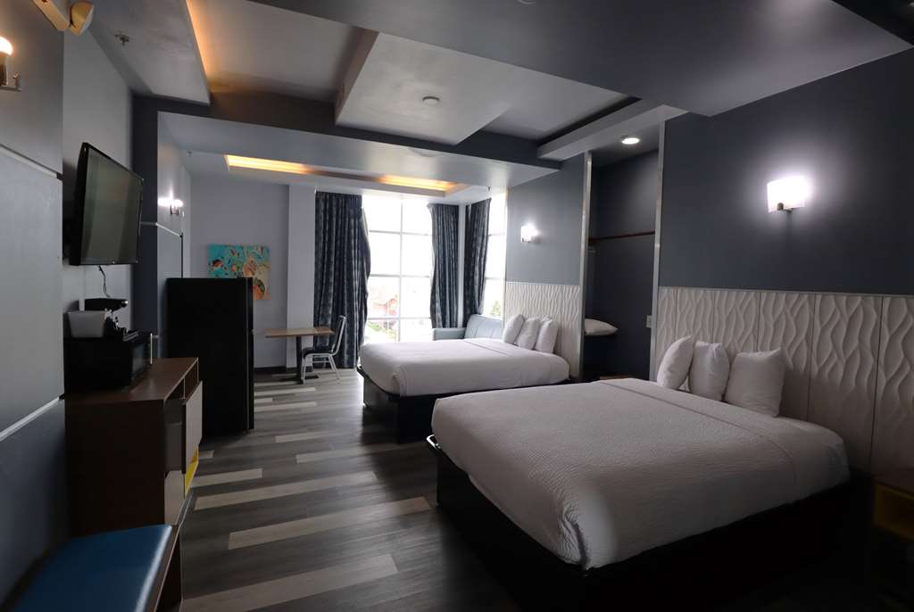 Days Inn & Suites by Wyndham Milwaukee - photo 11