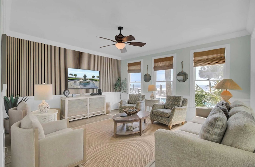 109 Grand Pavilion by Avantstay Beachfront Views in Isle Of Palms, United States