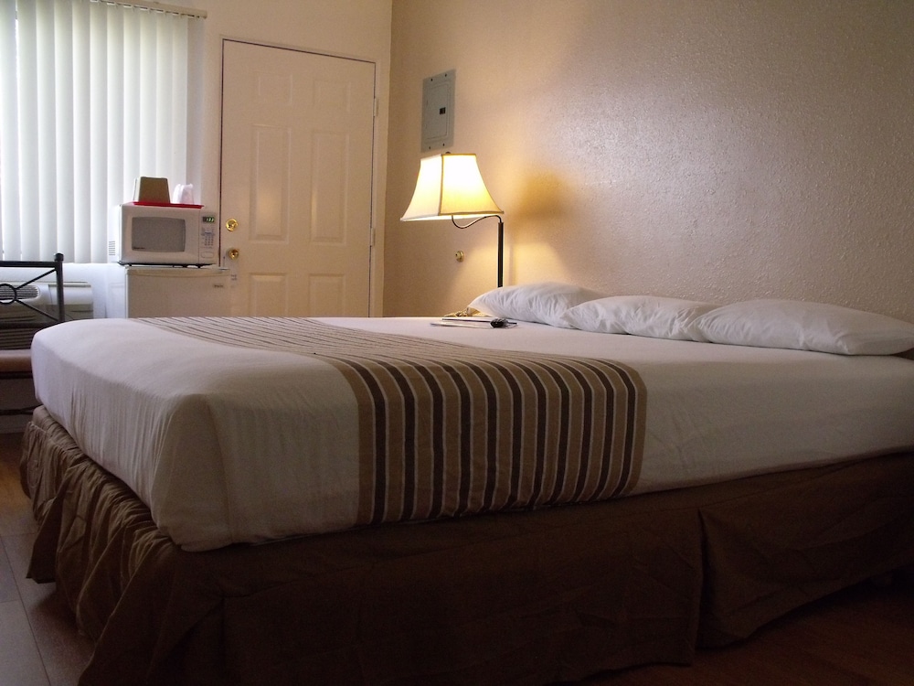 CCBC Resort Hotel A Gay Men's Resort - photo 5