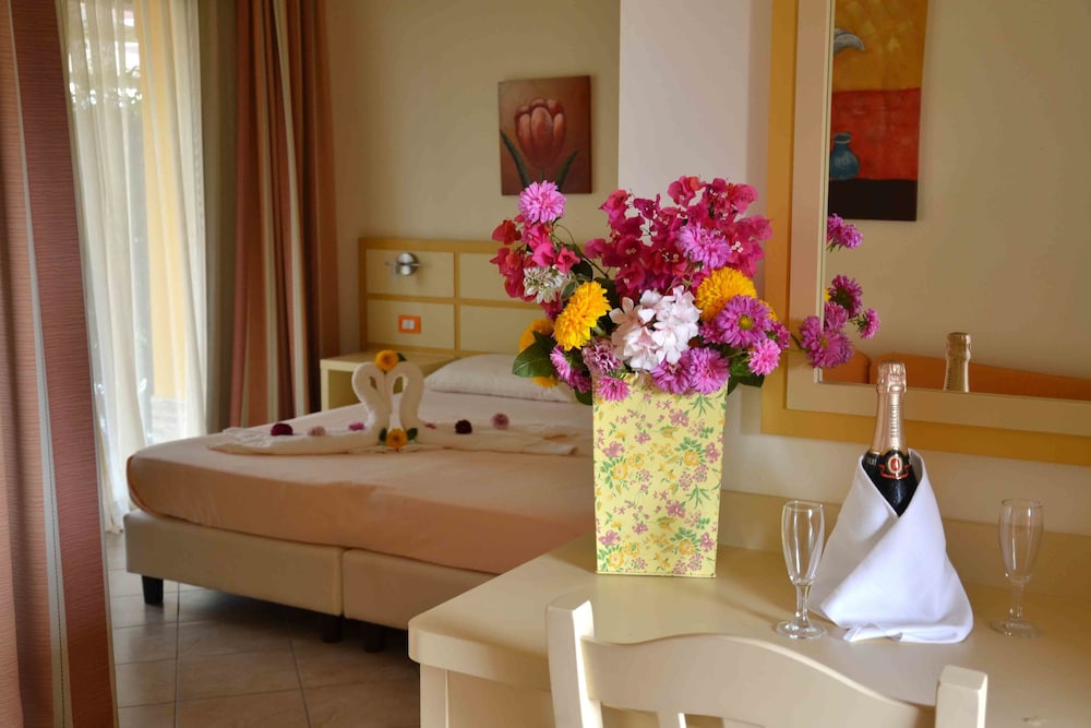 Hotel Baia Di Trainiti