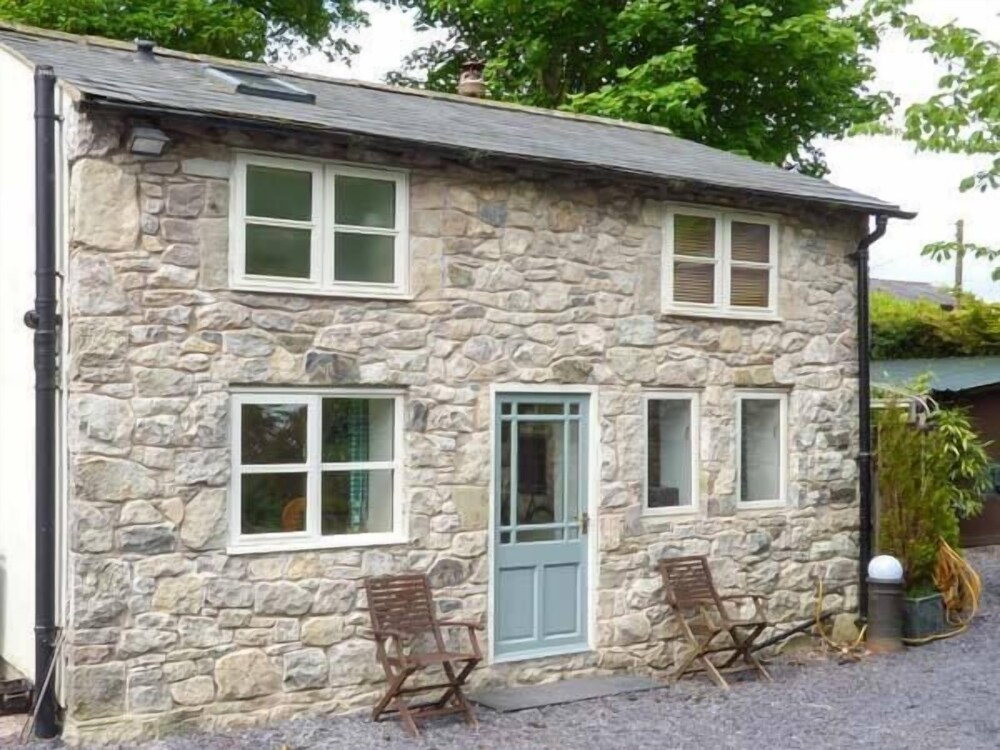 Finest Retreats The Cottage Luxury 1 Bed Cottage — 4-Star Luxury Hotel in Mold, United Kingdom