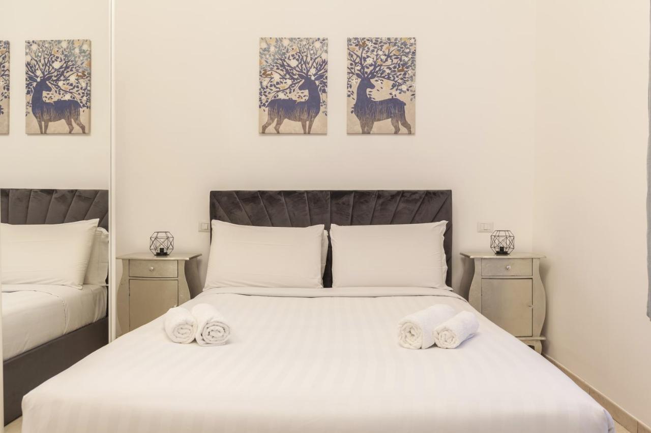 Hostly Michelangelo Cloister Suite Center of Rome — 4-Star Luxury Hotel in Rome, Italy