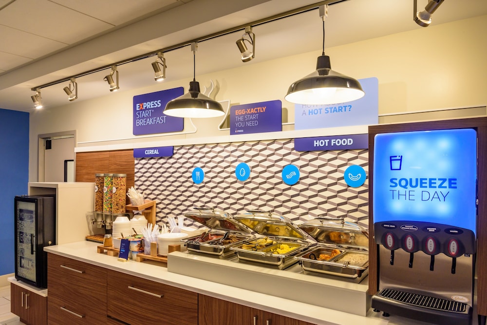 Holiday Inn Express Charleston by IHG - photo 32