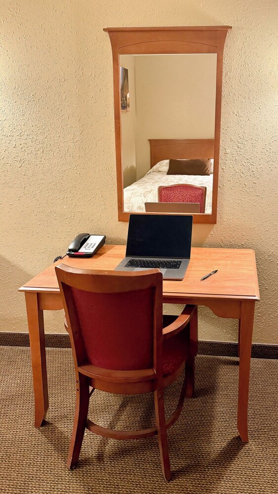 Young's Motel - photo 23