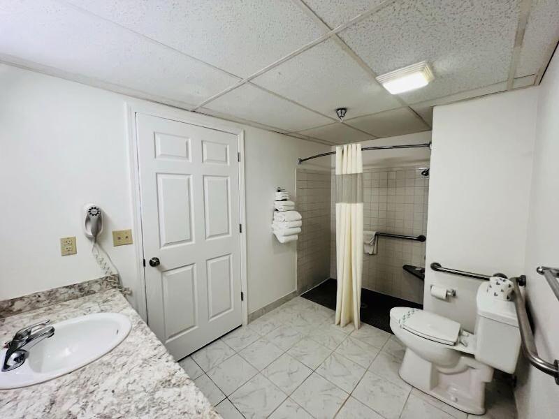 Celebrity Inn - photo 8