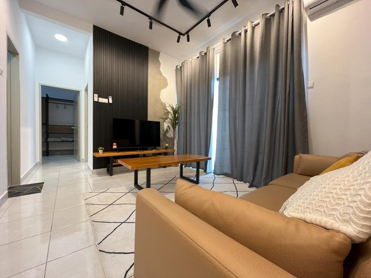 5min to Aeon Nilai Mall&Gembox at Youth City Residences — 4-Star Luxury Hotel in Kampung Baharu Nilai, Malaysia
