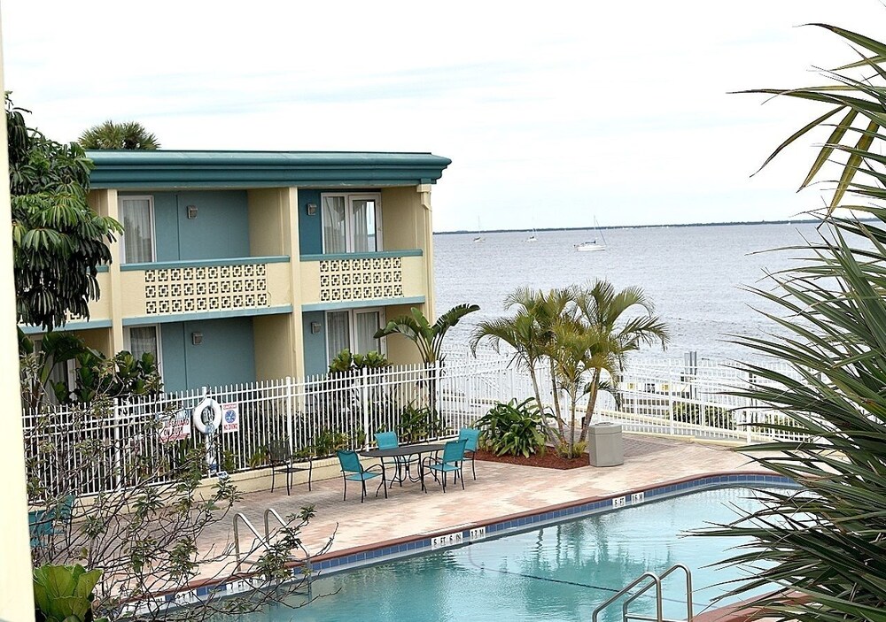 Punta Gorda Waterfront Hotel and Suites - photo 39