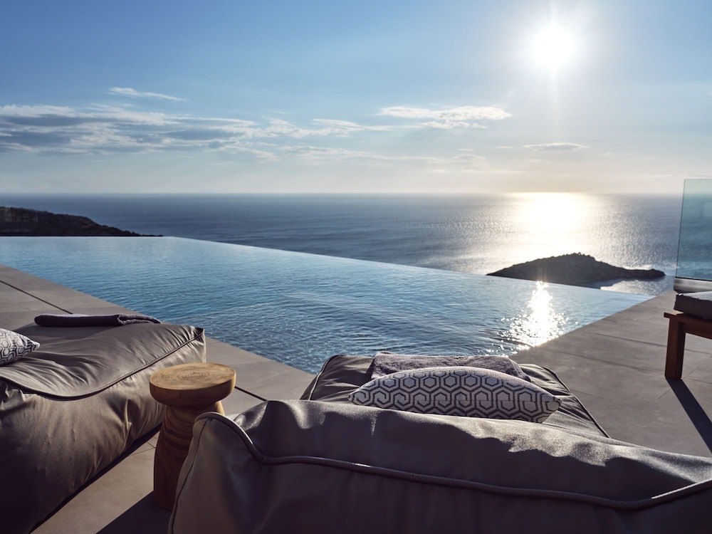 Etheria Luxury Villas & Suites — 5-Star Luxury Hotel in Agios Nikolaos, Greece