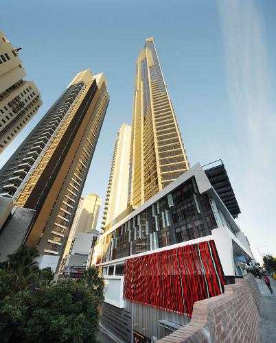 Luxury 3BR Suite Stunning Skyline River View at CBD — 4-Star Luxury Hotel in Brisbane, Australia
