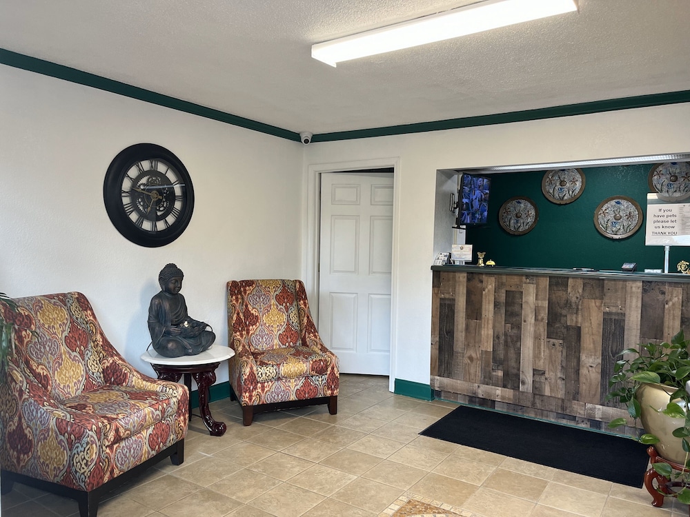 Pine Tree Inn - photo 2