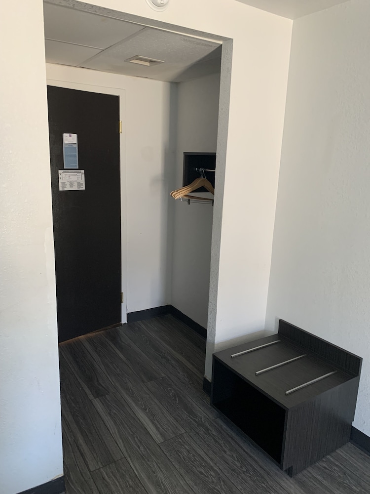 Motel 6 Lincoln NE Airport - photo 14