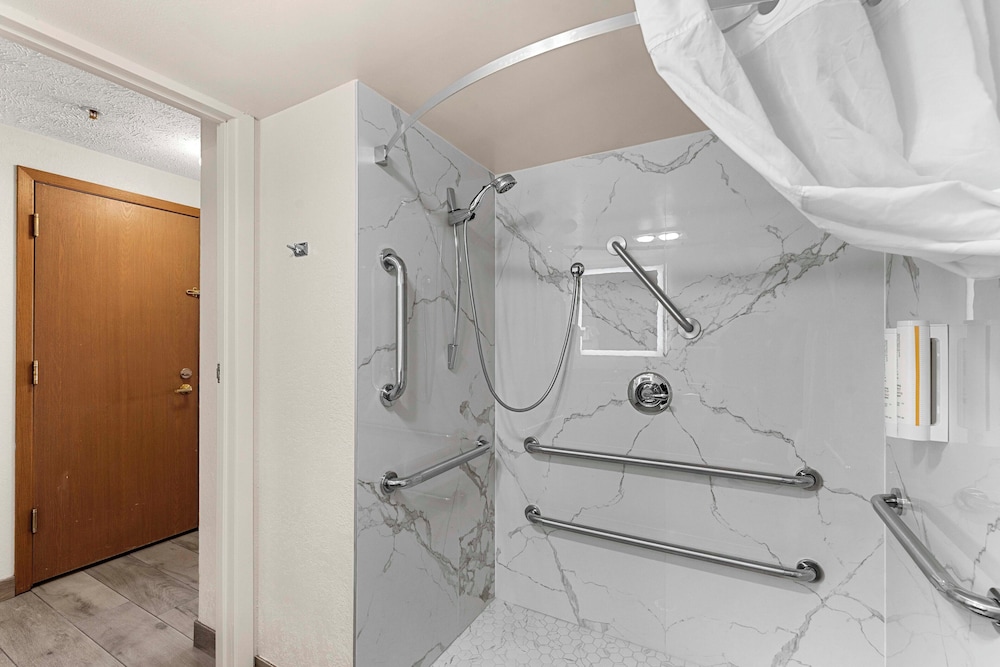 Clarion Pointe Wenatchee WA - photo 15