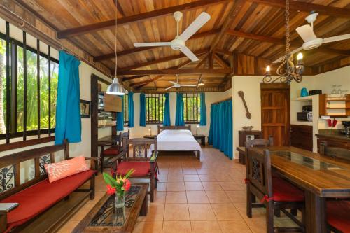 Casas Pelicano in Paraiso, Costa Rica