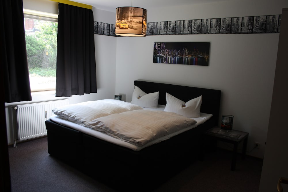 Hotel Haus Hubertus — Schneverdingen — photo 3