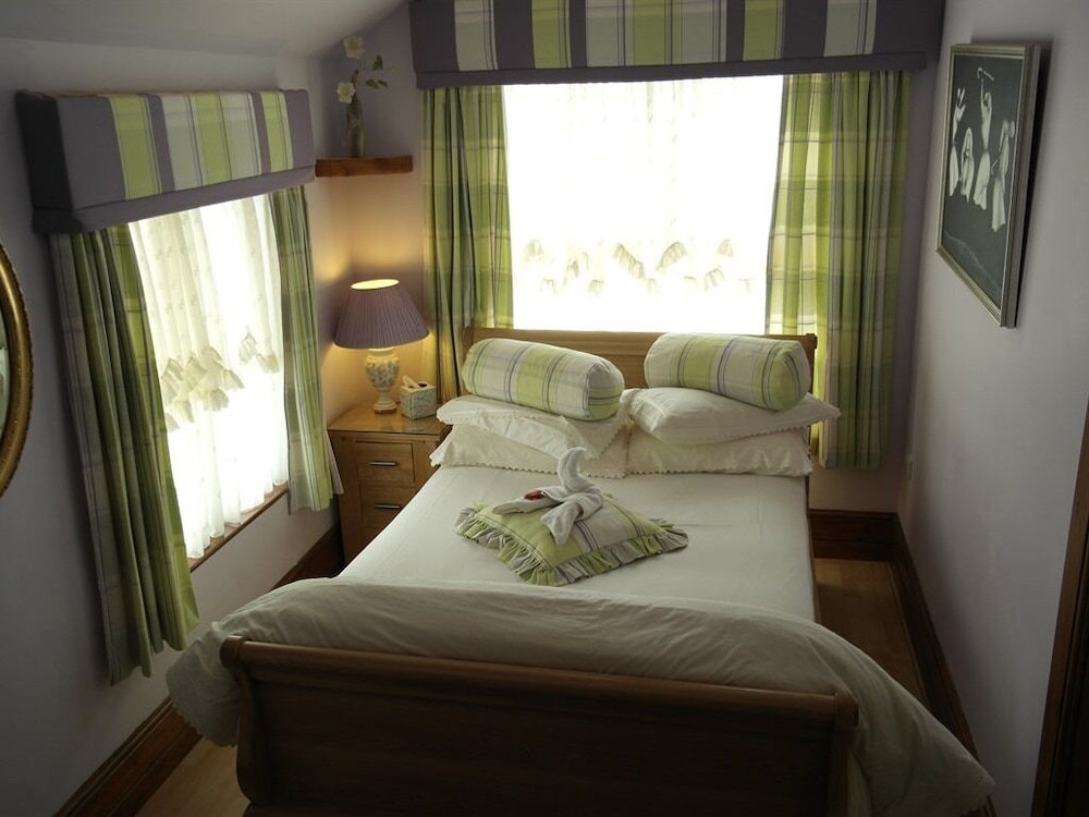 Little Red Rooster Rest and Spa — Tenby — photo 3