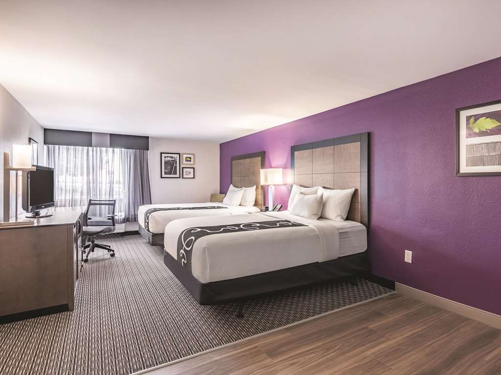La Quinta Inn & Suites by Wyndham Salem NH - photo 17