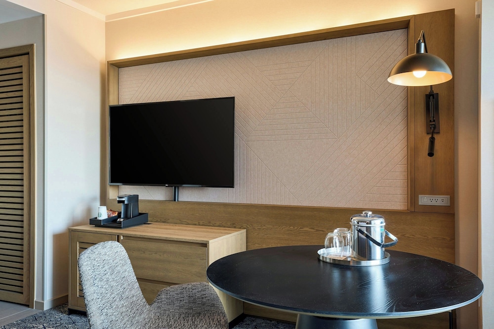 Sheraton Grand Sacramento Hotel - photo 16
