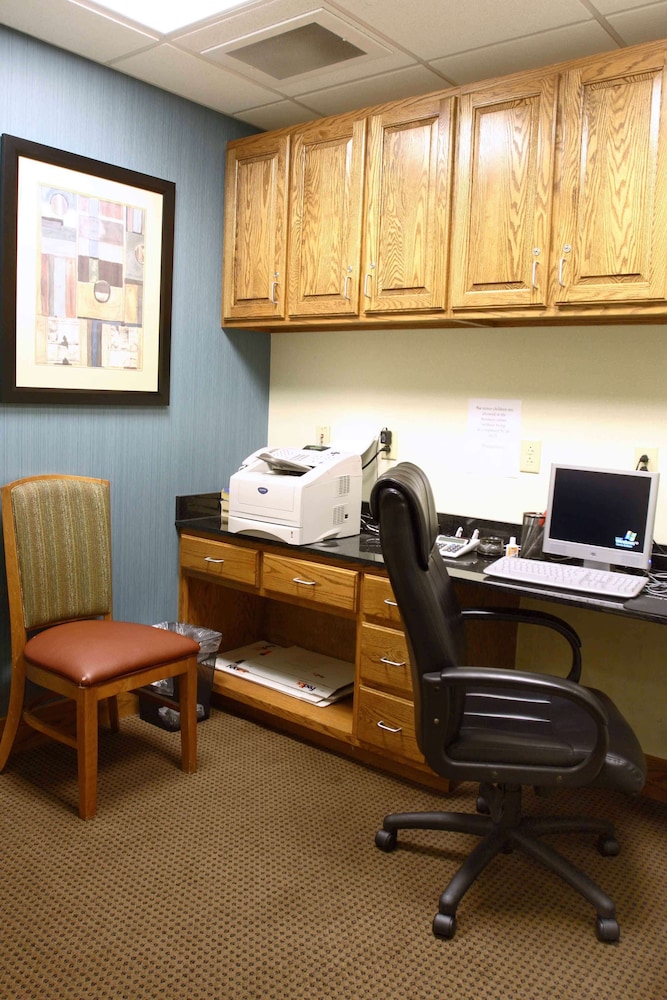 Hampton Inn & Suites Chesapeake Square Mall - photo 35