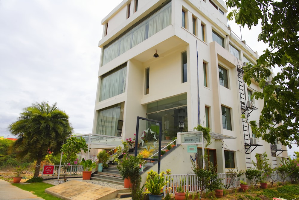 Hotel Highnest - carbon neutral hotel in Chingleput