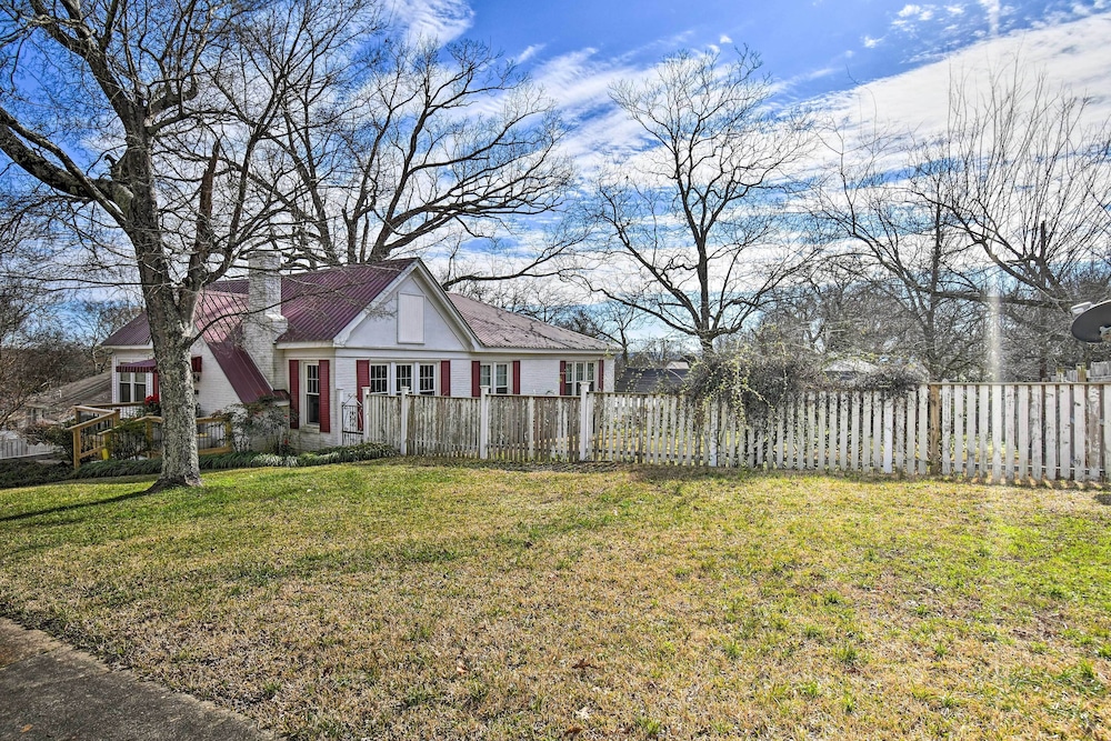 2 Mi To Oaklawn Casino Home with Peaceful Yard - photo 35