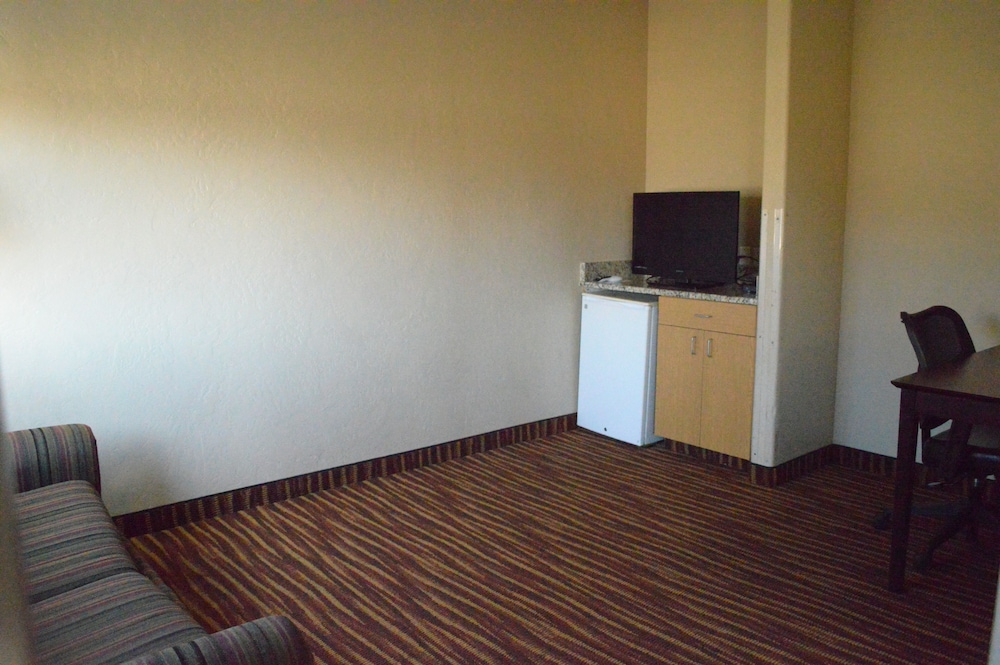 First Choice Inns at the Swell - photo 16
