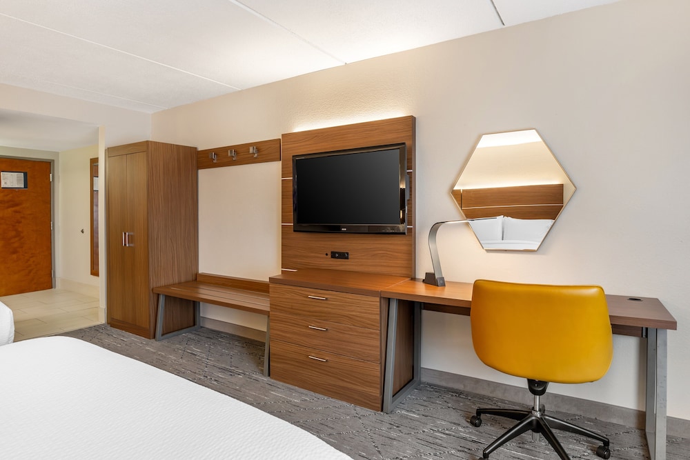 Holiday Inn Express and Suites Petersburg Fort Lee by IHG - photo 12