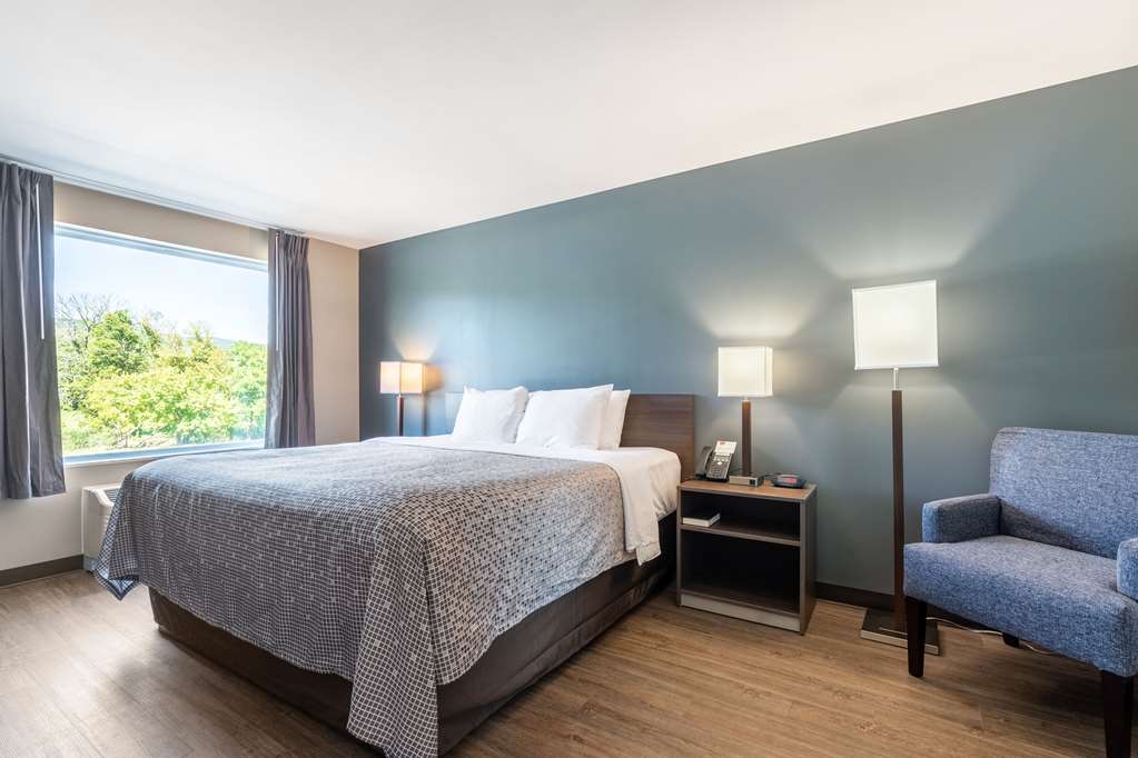 Econo Lodge Dayton North - photo 29