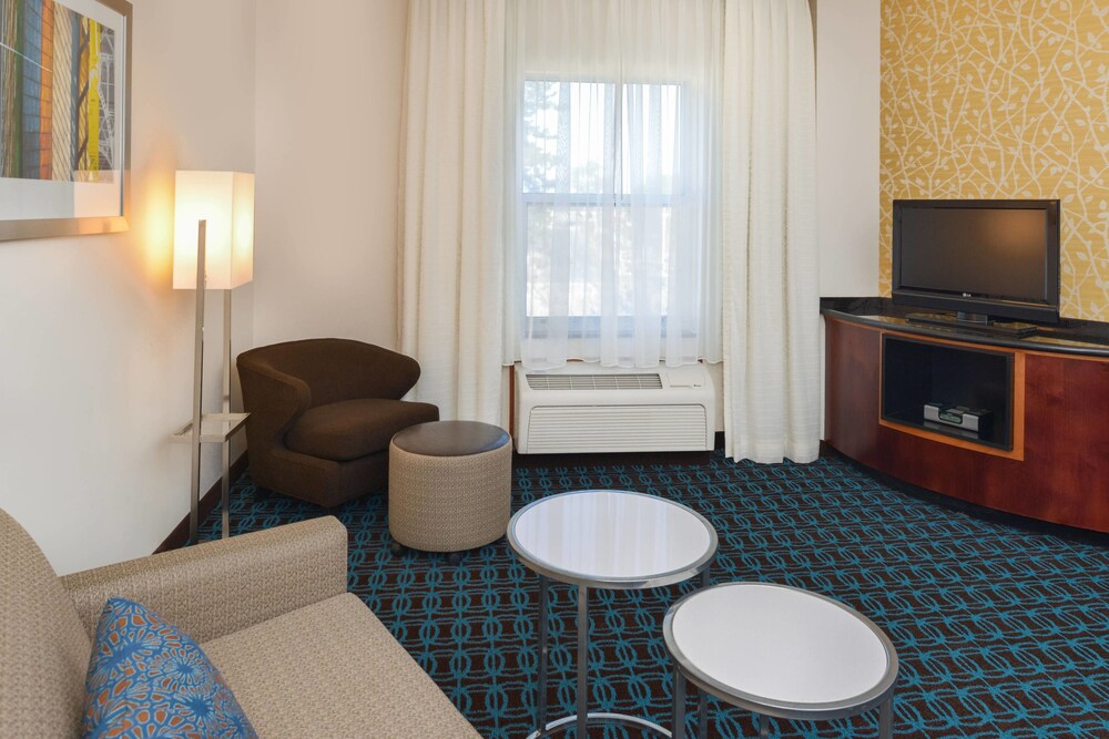 Fairfield Inn & Suites by Marriott Santa Maria - photo 17