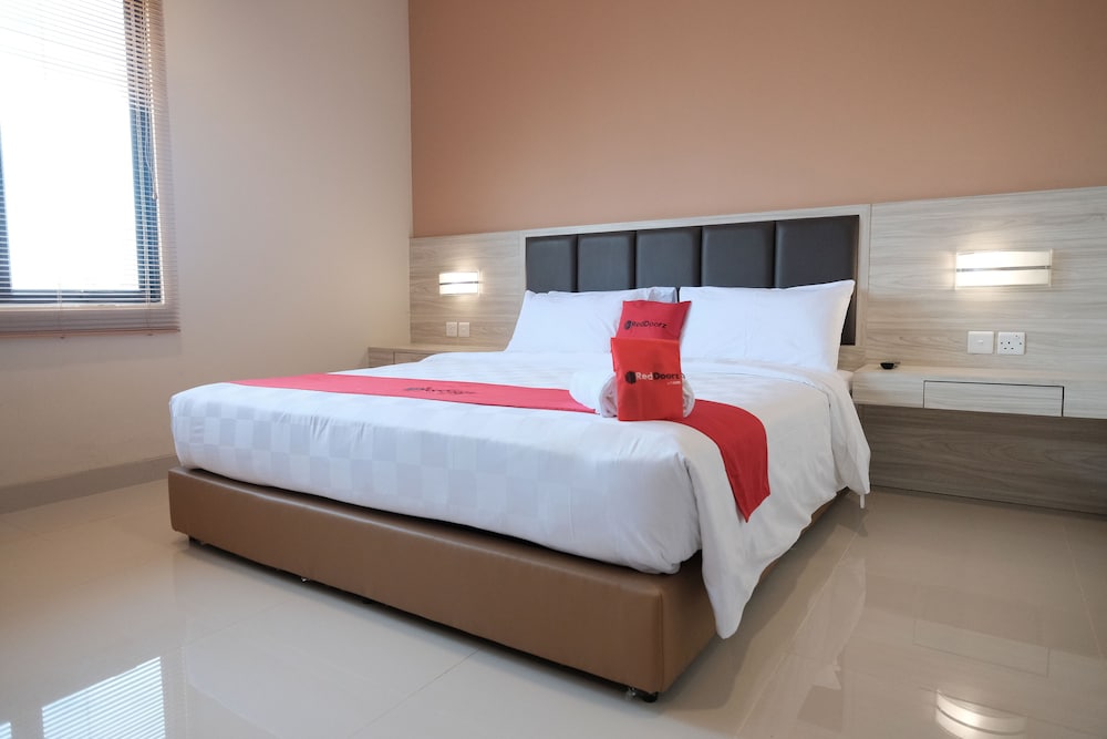 RedDoorz Plus near Ferry Terminal Batam Center in Batam, Indonesia
