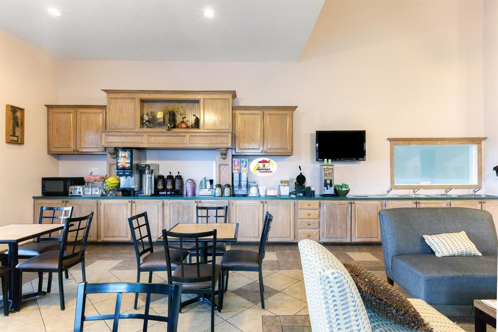 Super 8 By Wyndham Tulsa Downtown East - photo 8