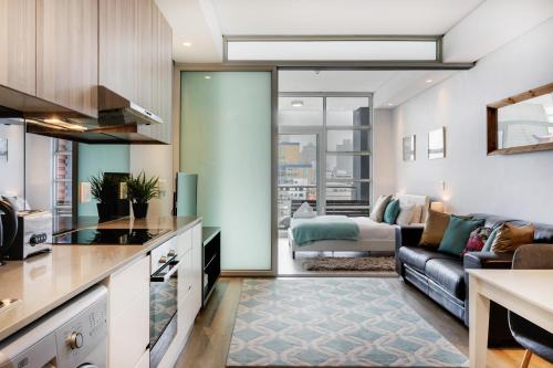 Backup Powered Stylish Central Apartment near Table Mountain — 4-Star Luxury Hotel in Cape Town, South Africa