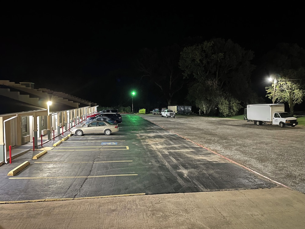 Executive Inn of Purcell - photo 16
