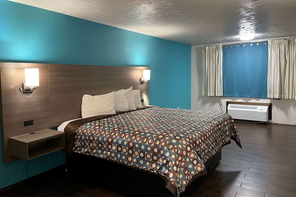 Baymont by Wyndham Bellevue Omaha - photo 18
