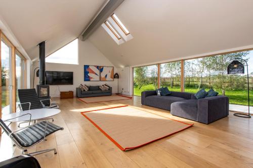 Architect Designed Lodge — 4-Star Luxury Hotel in Westhill, United Kingdom