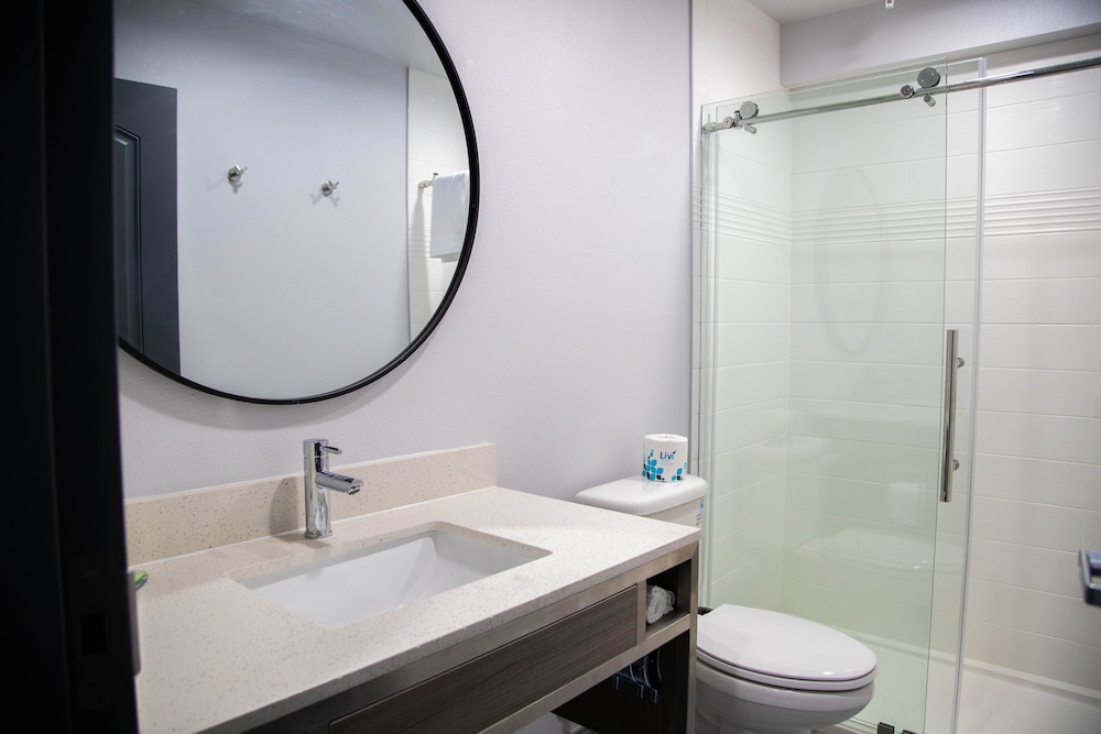 Econo Lodge Pico Rivera - photo 18
