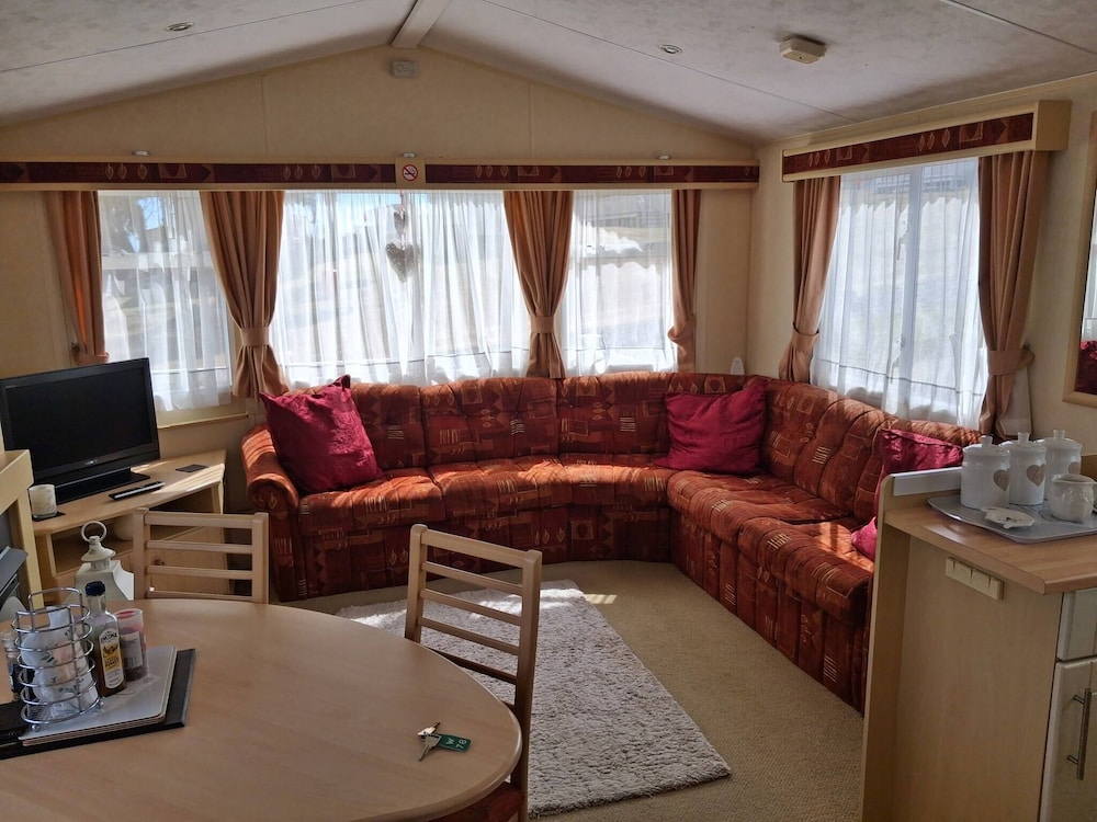 2 Bedroom Caravan SHS3 Sandhills Bembridge — 4-Star Luxury Hotel in Bembridge, United Kingdom